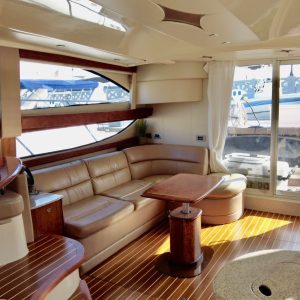 Meridian 45 ft - interior - 06 (1)